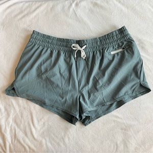 Vuori Clementine Shorts Sz XL